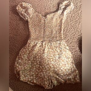 This is a romper, I’m not sure where it’s from. It’s an XS. Never worn